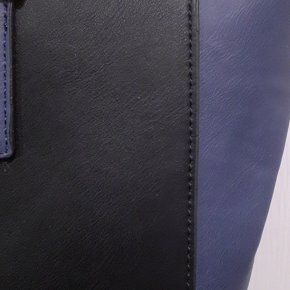 Blue and Black two-tone purse. - Picture 2 of 4